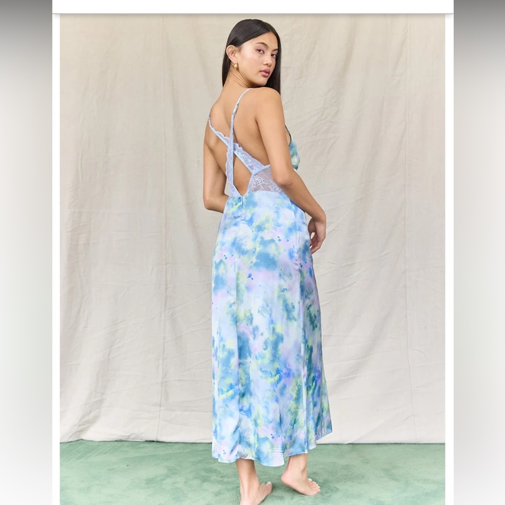 West of Melrose Printed Satin Lace trim maxi dress. NWT. BLUE - Picture 3 of 4